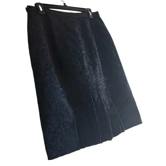 Charles Nolan Short Skirt Womens Size 8 Navy Embossed Floral Pleated Side Zipper - Picture 5 of 7